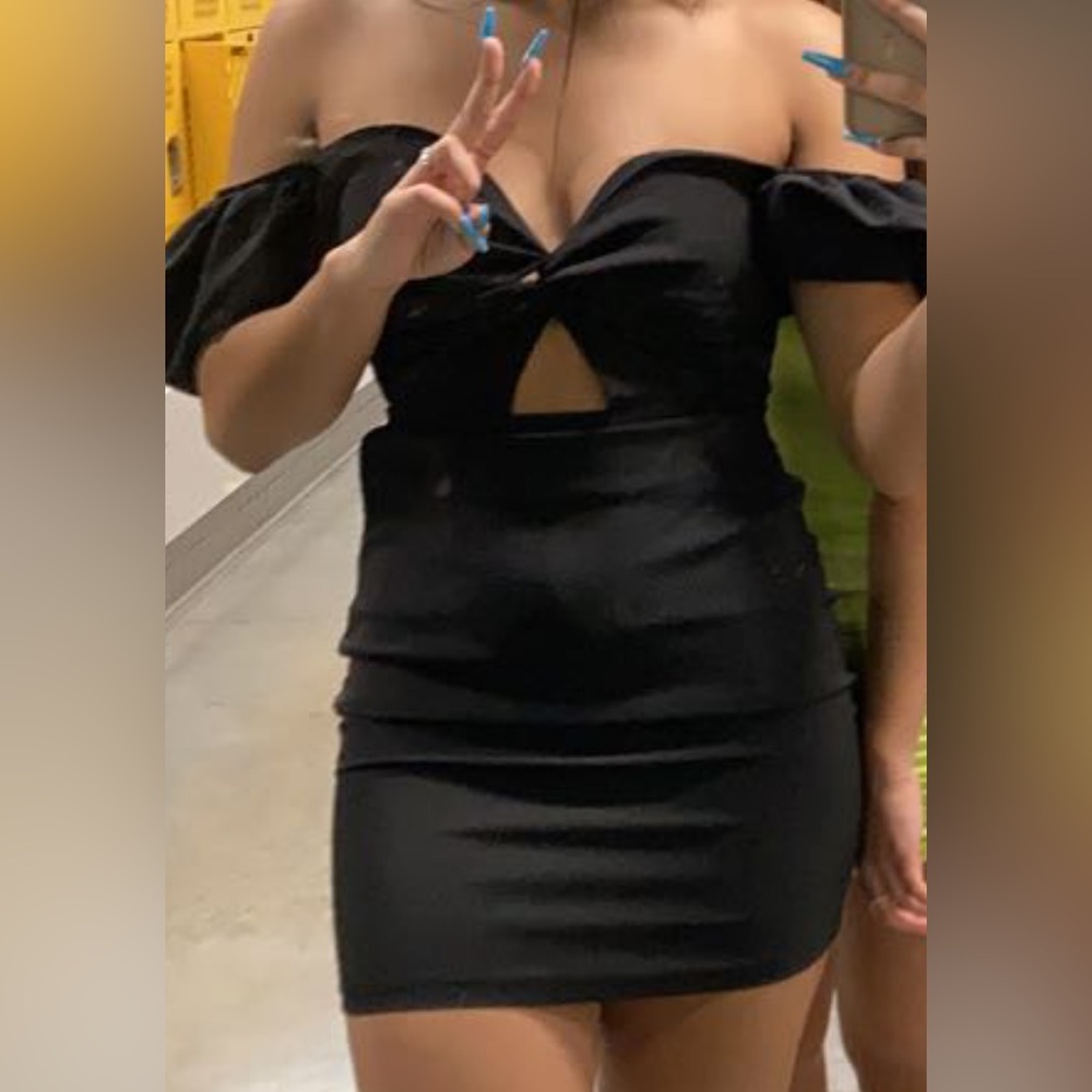 Pretty Little Thing. Black. Size 6